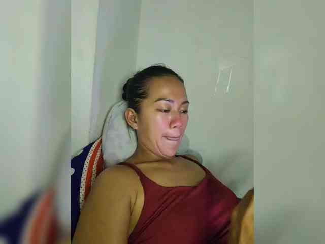 SweetKiana11 webcam