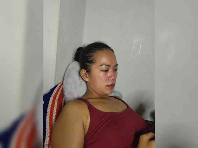 SweetKiana11 webcam