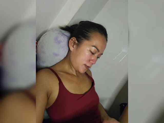 SweetKiana11 webcam
