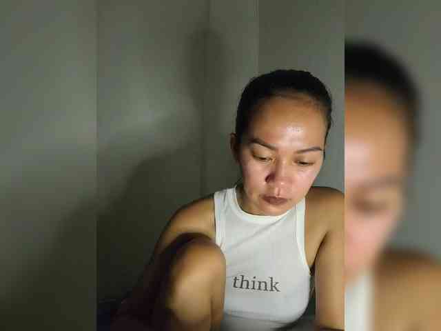 SweetKiana11 webcam