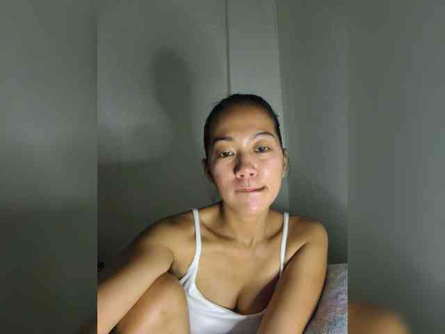 SweetKiana11 webcam