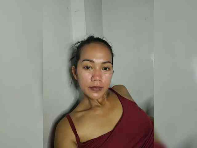 SweetKiana11 webcam