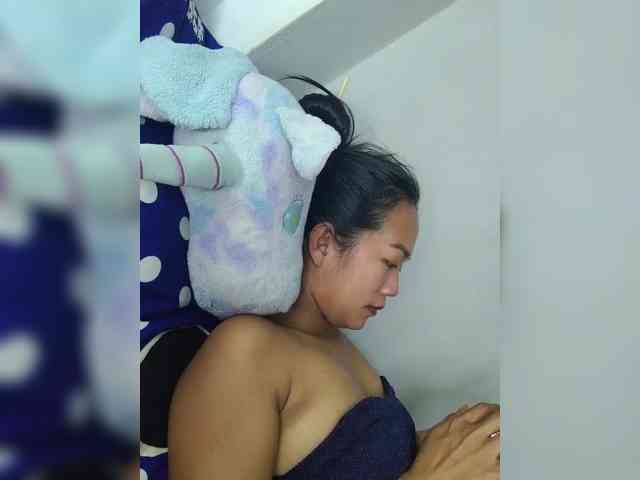 SmallThinWoman webcam