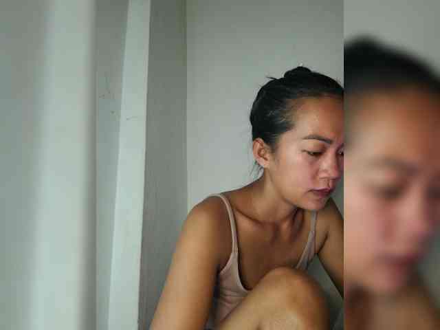 SmallThinWoman webcam