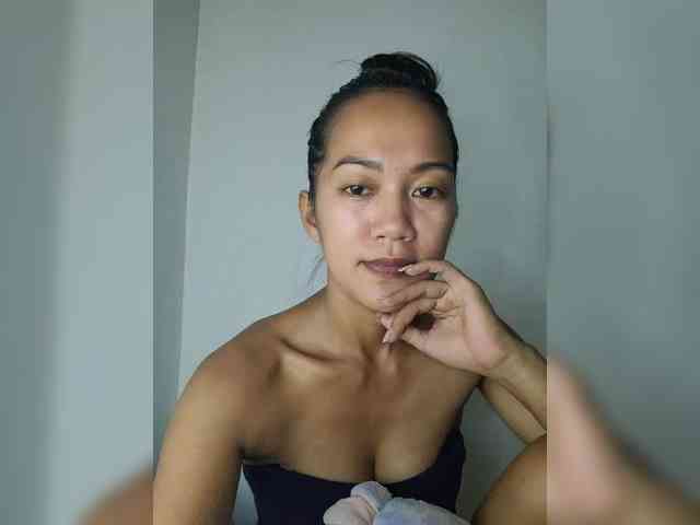 SmallThinWoman webcam