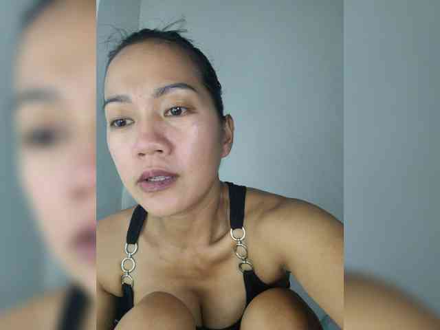 SmallThinWoman webcam