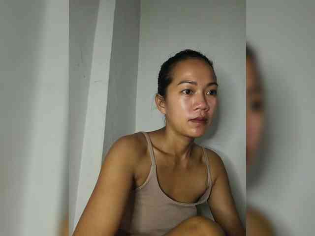 SmallThinWoman webcam