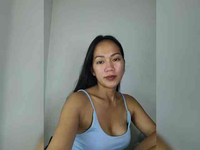 SweetKiana11 webcam