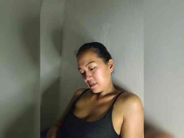 SweetKiana11 webcam