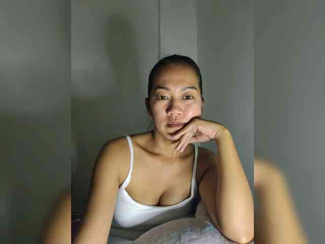 SweetKiana11 webcam