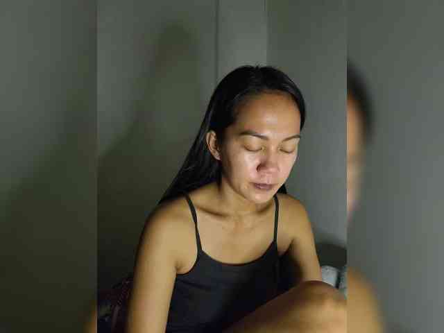 SweetKiana11 webcam