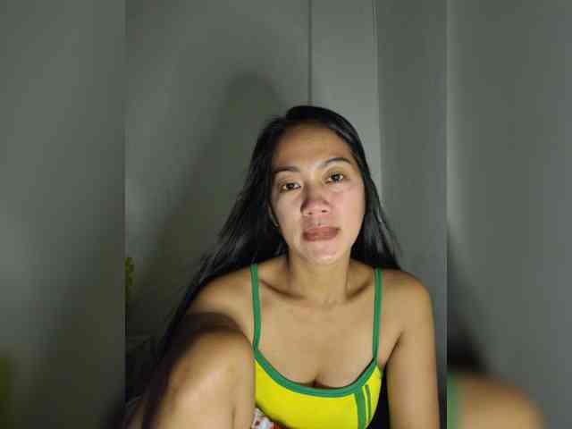 SweetKiana11 webcam