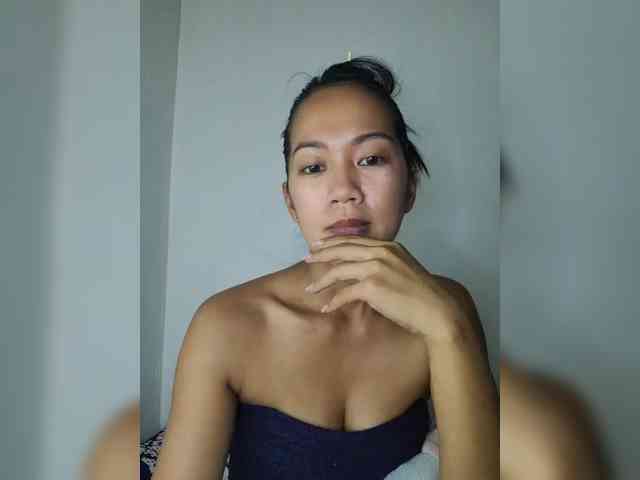 SmallThinWoman webcam
