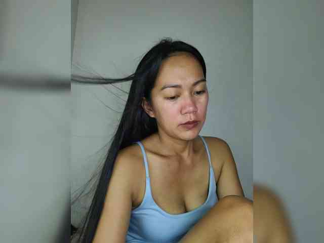 SweetKiana11 webcam