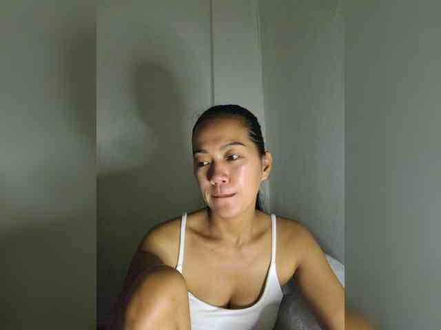 SweetKiana11 webcam