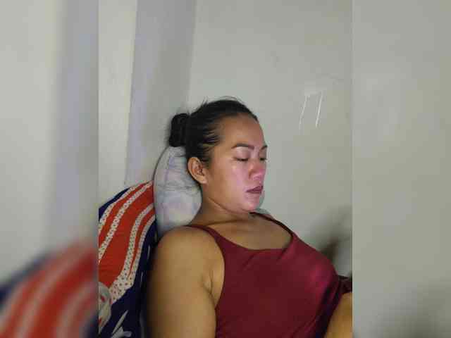 SweetKiana11 webcam