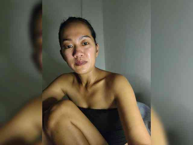 SweetKiana11 webcam