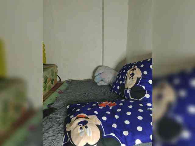 SweetKiana11 webcam