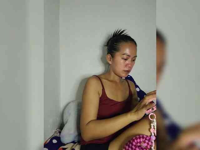 SweetKiana11 webcam
