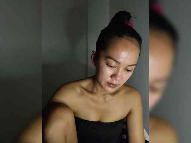 SweetKiana11 webcam