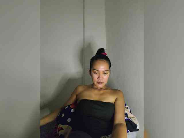 SweetKiana11 webcam