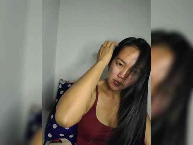 SweetKiana11 webcam