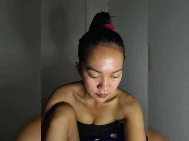 SweetKiana11 webcam
