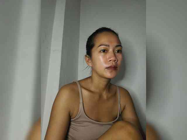 SmallThinWoman webcam
