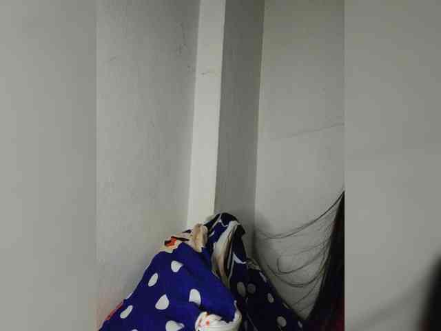 SweetKiana11 webcam