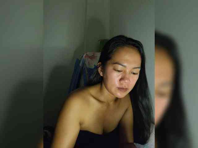 SweetKiana11 webcam