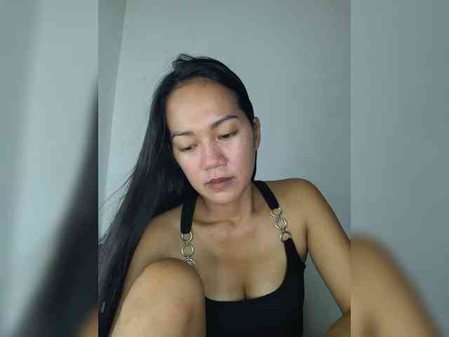 SmallThinWoman webcam