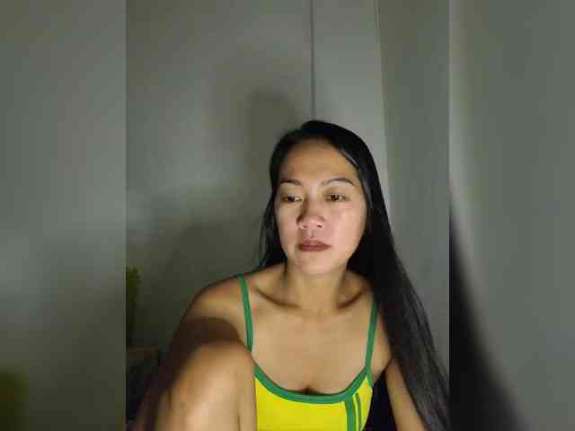 SweetKiana11 webcam