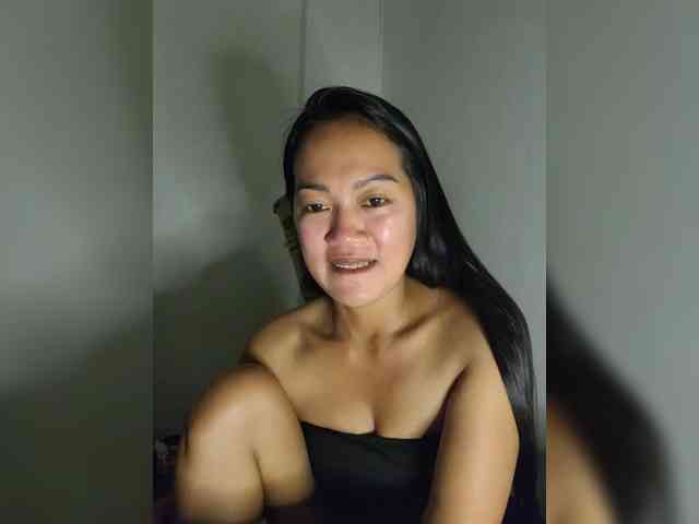 SweetKiana11 webcam