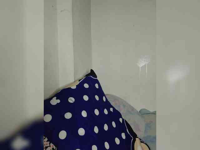 SweetKiana11 webcam