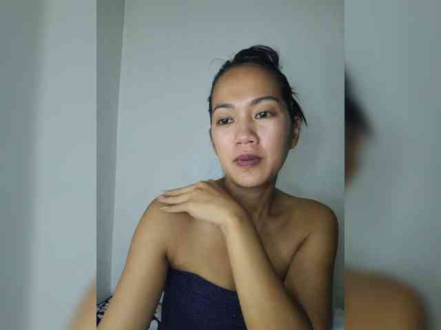 SmallThinWoman webcam