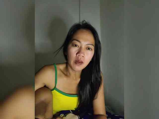 SweetKiana11 webcam
