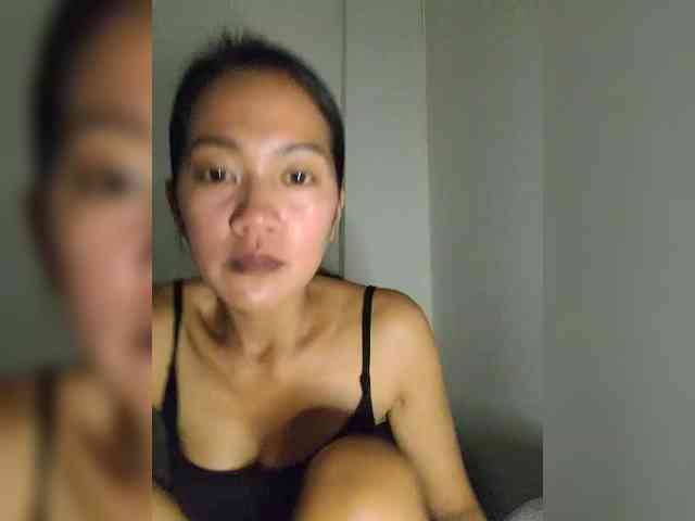 SweetKiana11 webcam