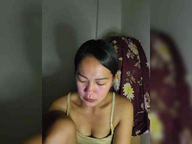 SweetKiana11 webcam