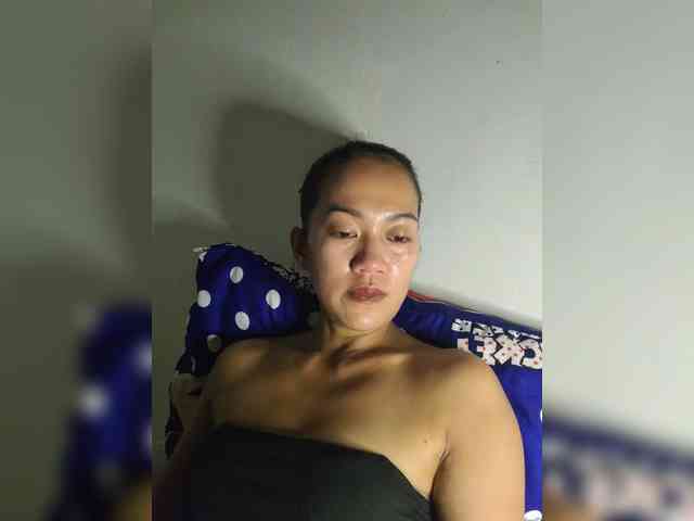 SweetKiana11 webcam