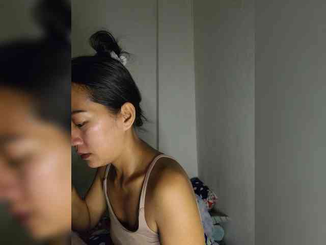 SweetKiana11 webcam