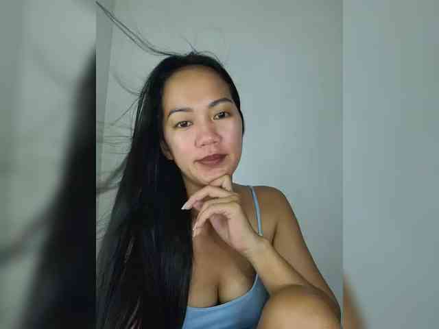 SweetKiana11 webcam
