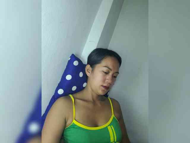 SmallThinWoman webcam