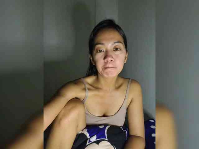 SweetKiana11 webcam