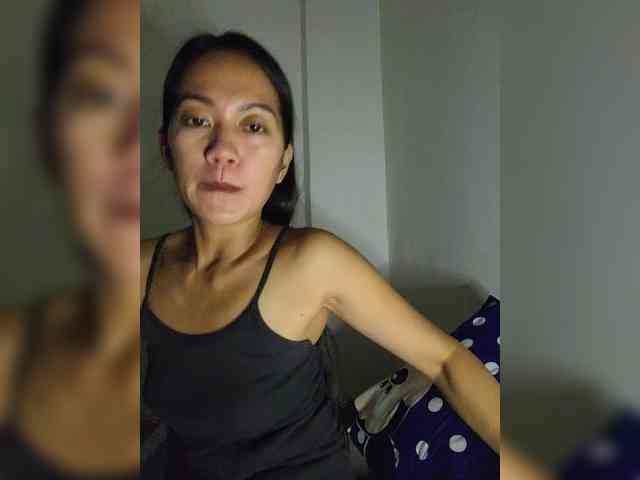 SweetKiana11 webcam