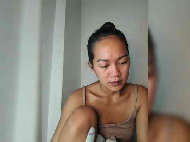 SmallThinWoman webcam