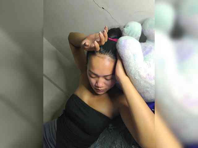 SweetKiana11 webcam