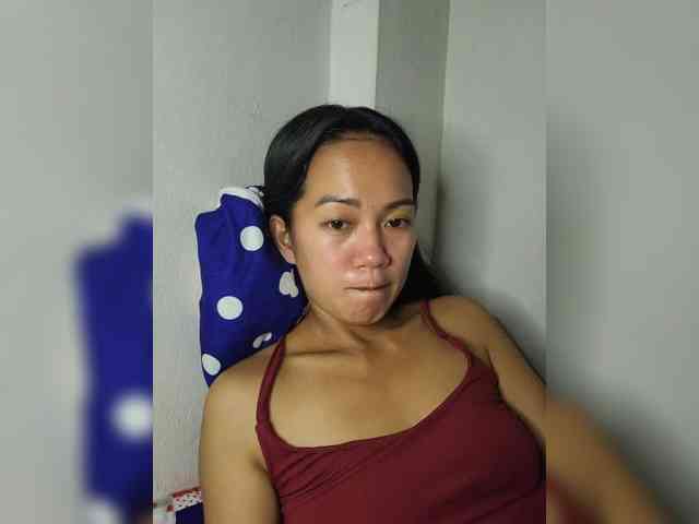 SweetKiana11 webcam