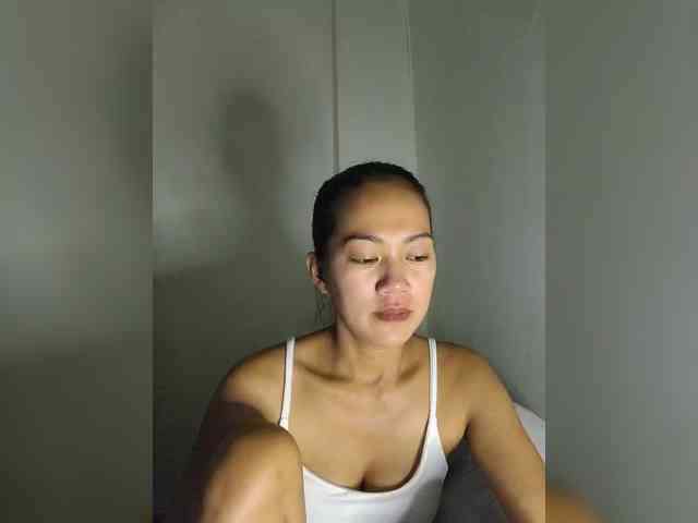 SweetKiana11 webcam