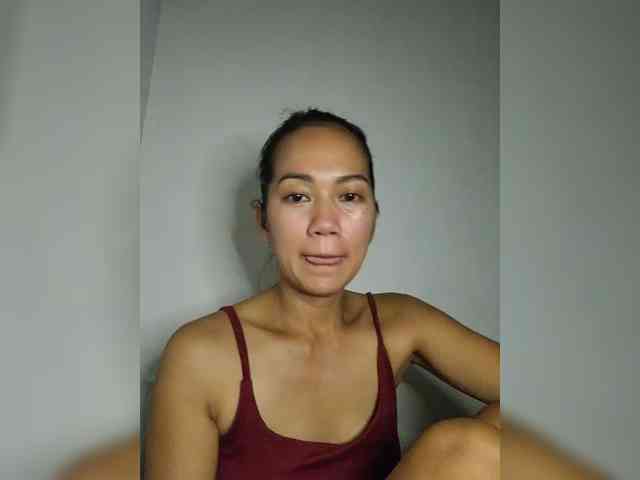 SweetKiana11 webcam