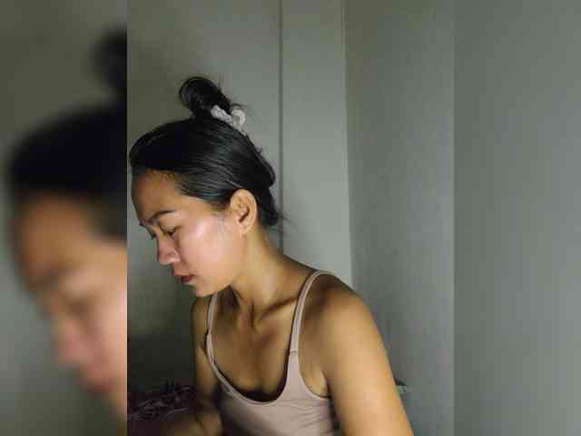 SweetKiana11 webcam